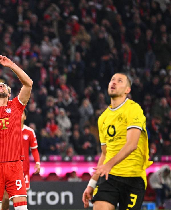 Harry Kane ärgert sich über einen verschossenen Elfmeter.