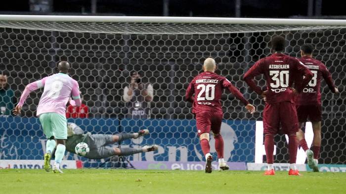 Verschossener Elfmeter beim Spiel zwischen Fortuna Köln und Würzburg.