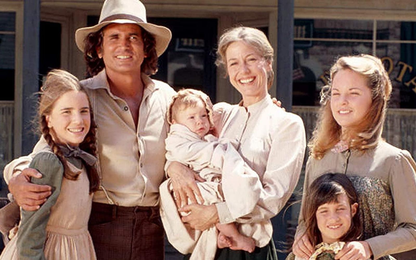 In „Unsere kleine Farm“ stellte Michael Landon (zweiter von links) nicht nur den Familienvater Charles Ingalls dar, sondern war auch als Produzent und Regisseur tätig. (Bild: Universal )