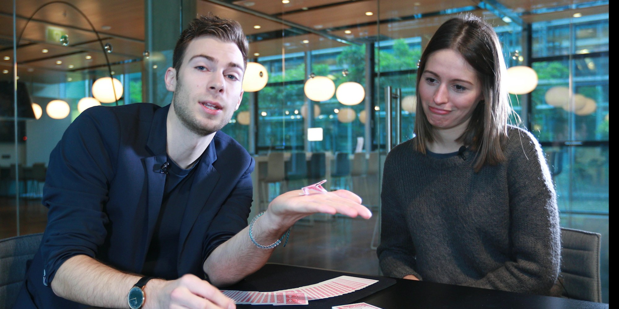 Zauberkuenstler_JannikGoertz_Kartentrick_Frosch