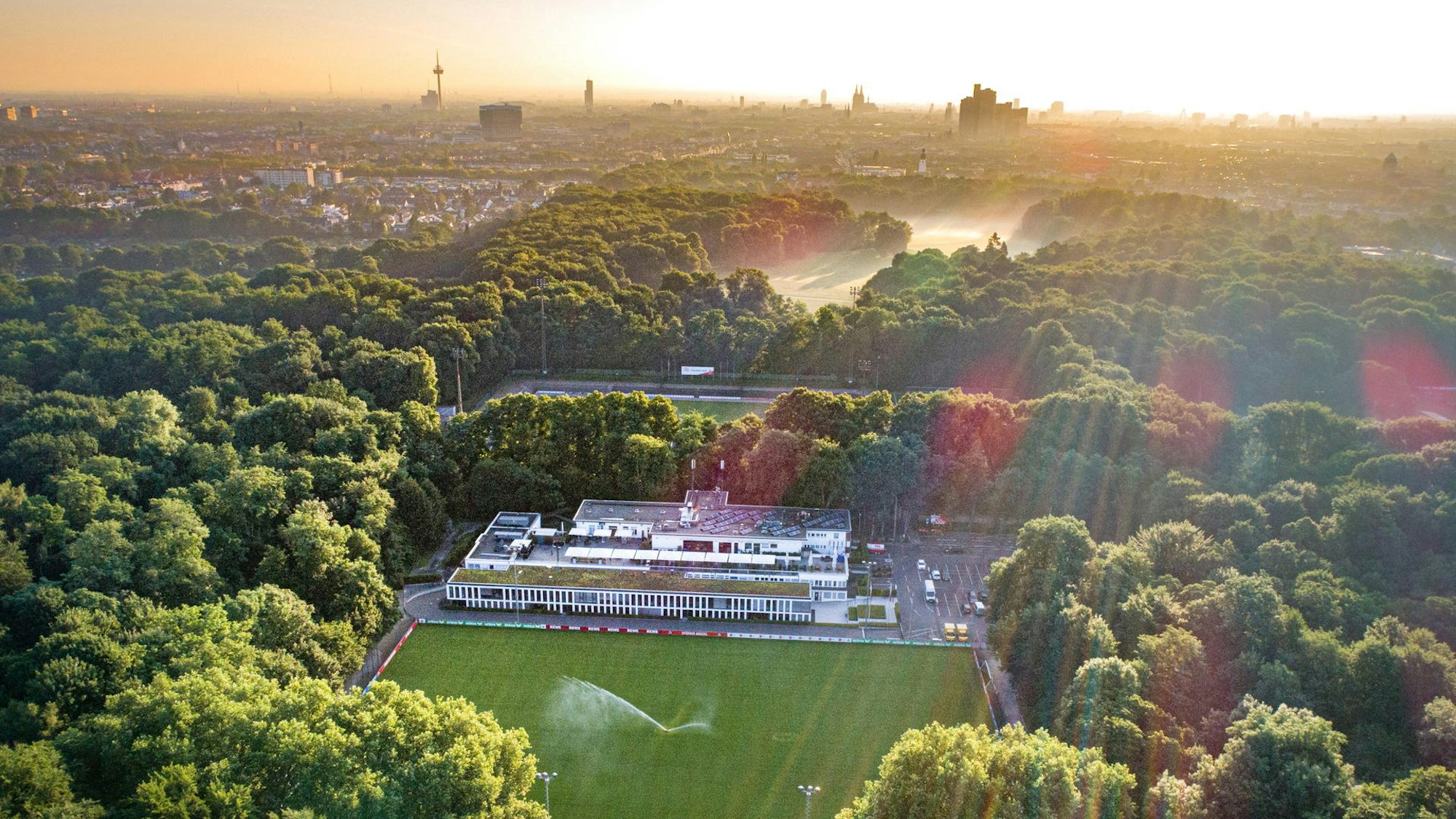 Luftaufnahme vom Grüngürtel mit dem FC-Trainingsgelände