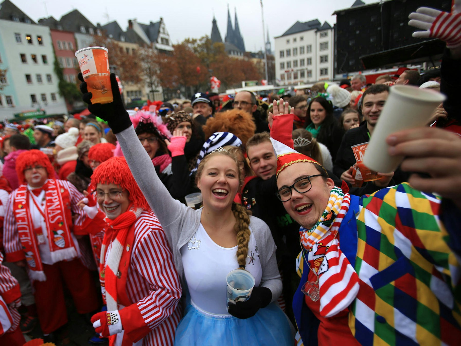 Am 11.11. 2019 feierten diese Jecke auf dem Heumarkt in Köln