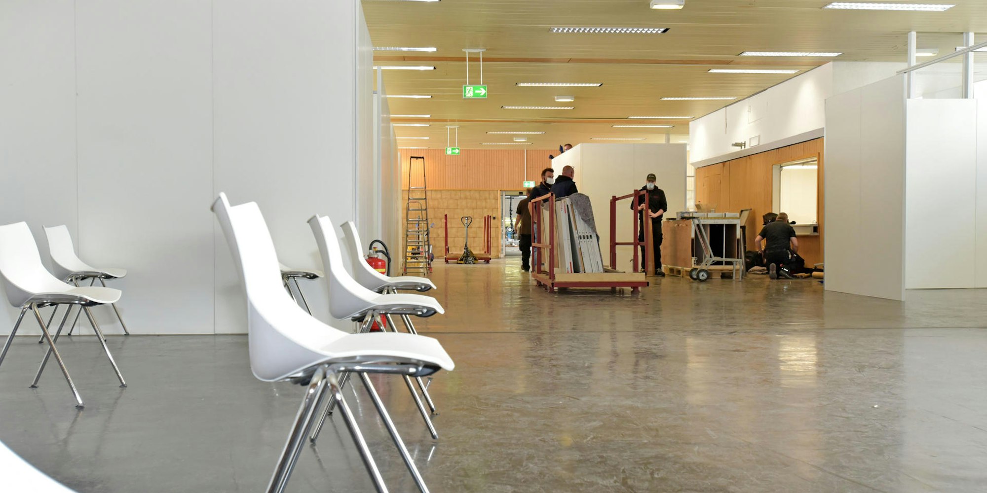 Aufbau Impfstraßen Impfzentrum Ford