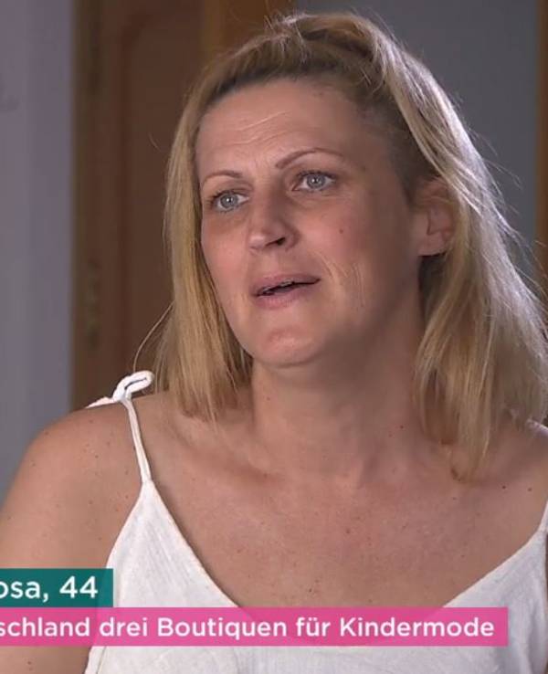 Im Lokal auf Mallorca von „Goodbye Deutschland“-Sternchen Angela de Rosa, hier während einer Folge aus dem Jahr 2021, wurde eingebrochen. Die Schocknachricht muss die Auswanderin erst einmal verarbeiten.