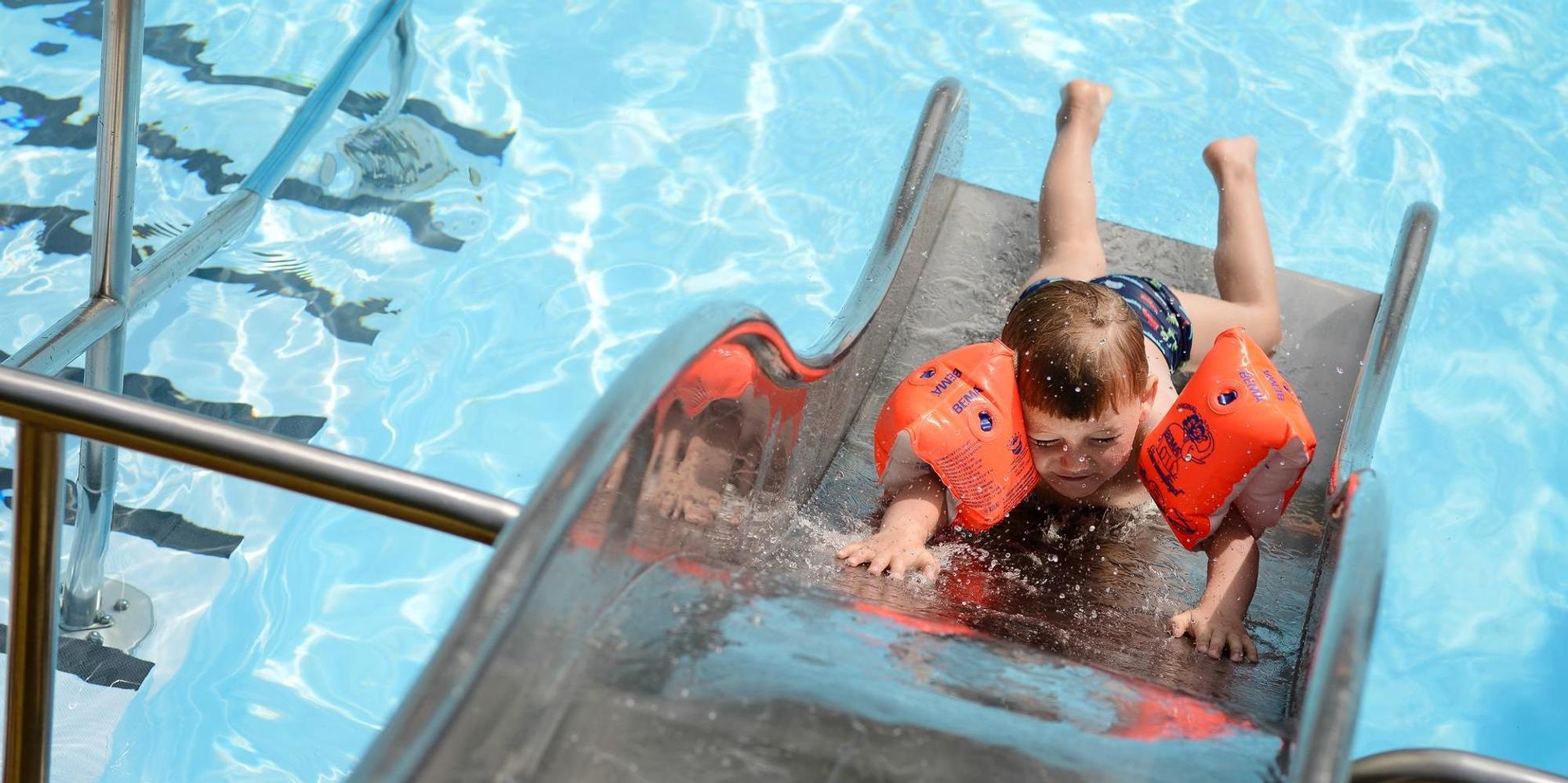 Kind Schwimmfluegel