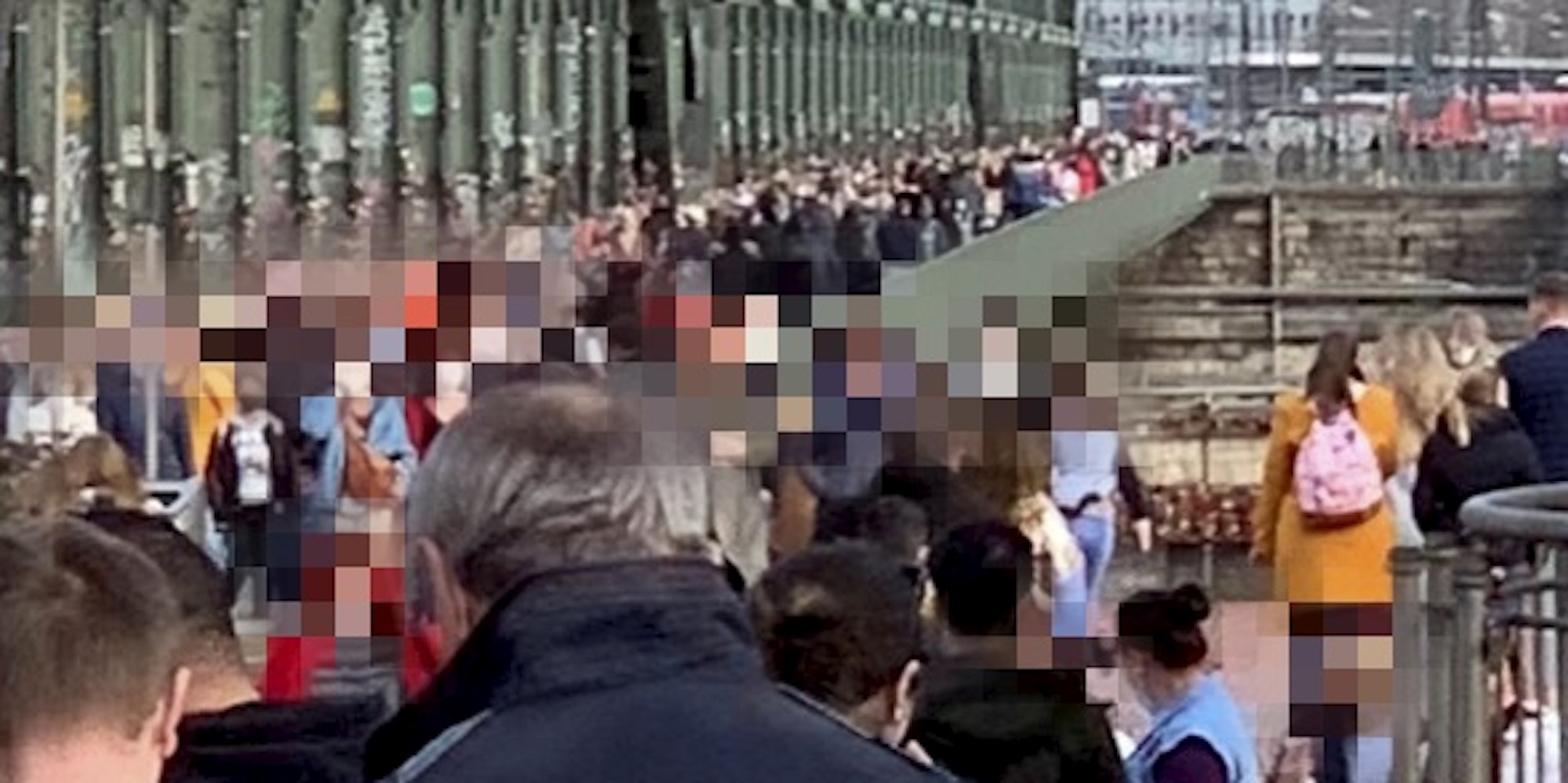 Corona Köln Brücke