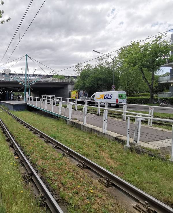 Die KVB-Haltestelle Amsterdamer Straße.