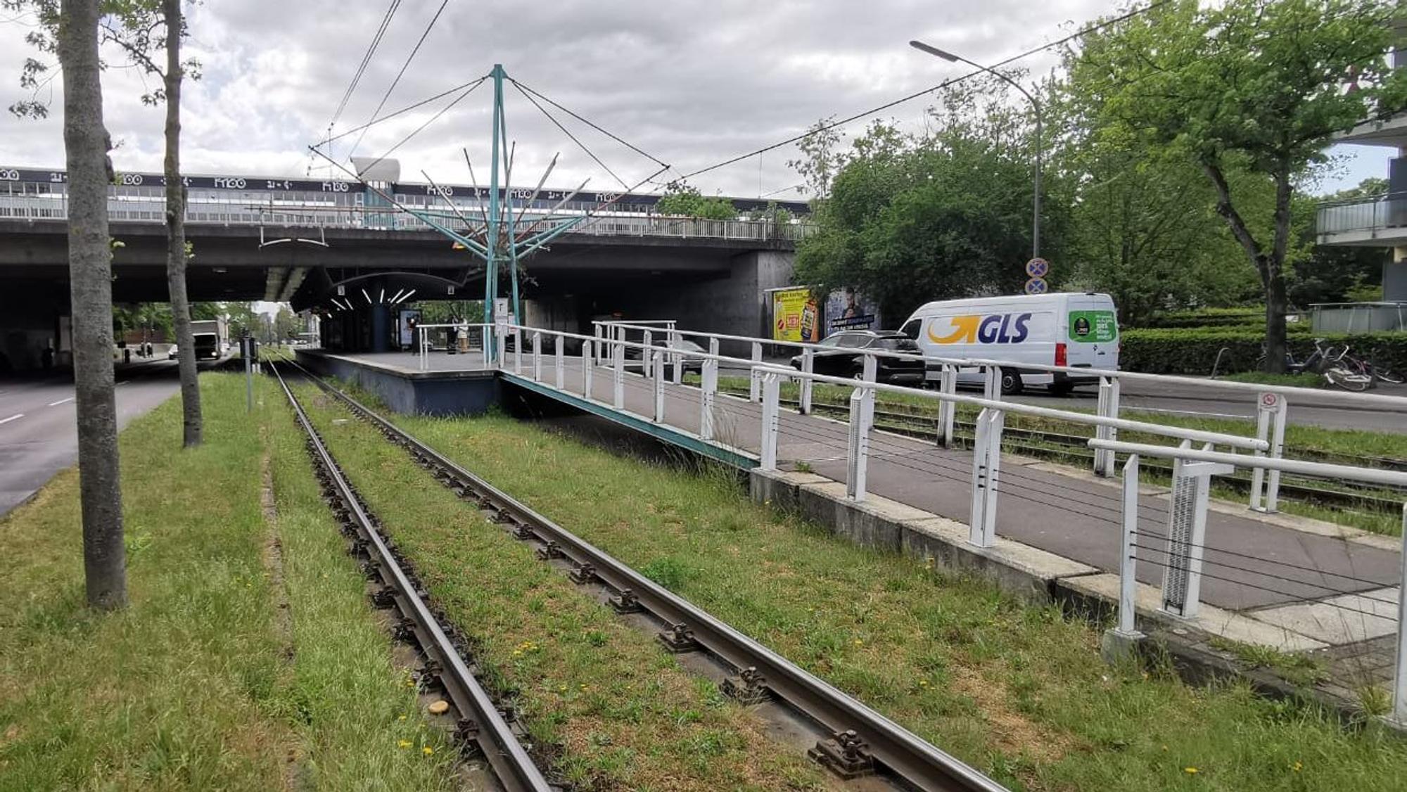 Die KVB-Haltestelle Amsterdamer Straße.