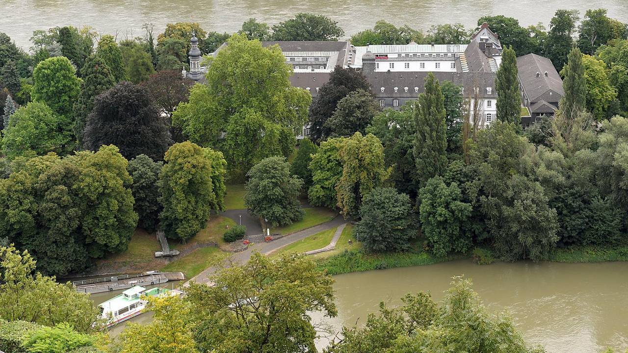 Das Franziskus Gymnasium auf der Rheininsel Nonnenwerth