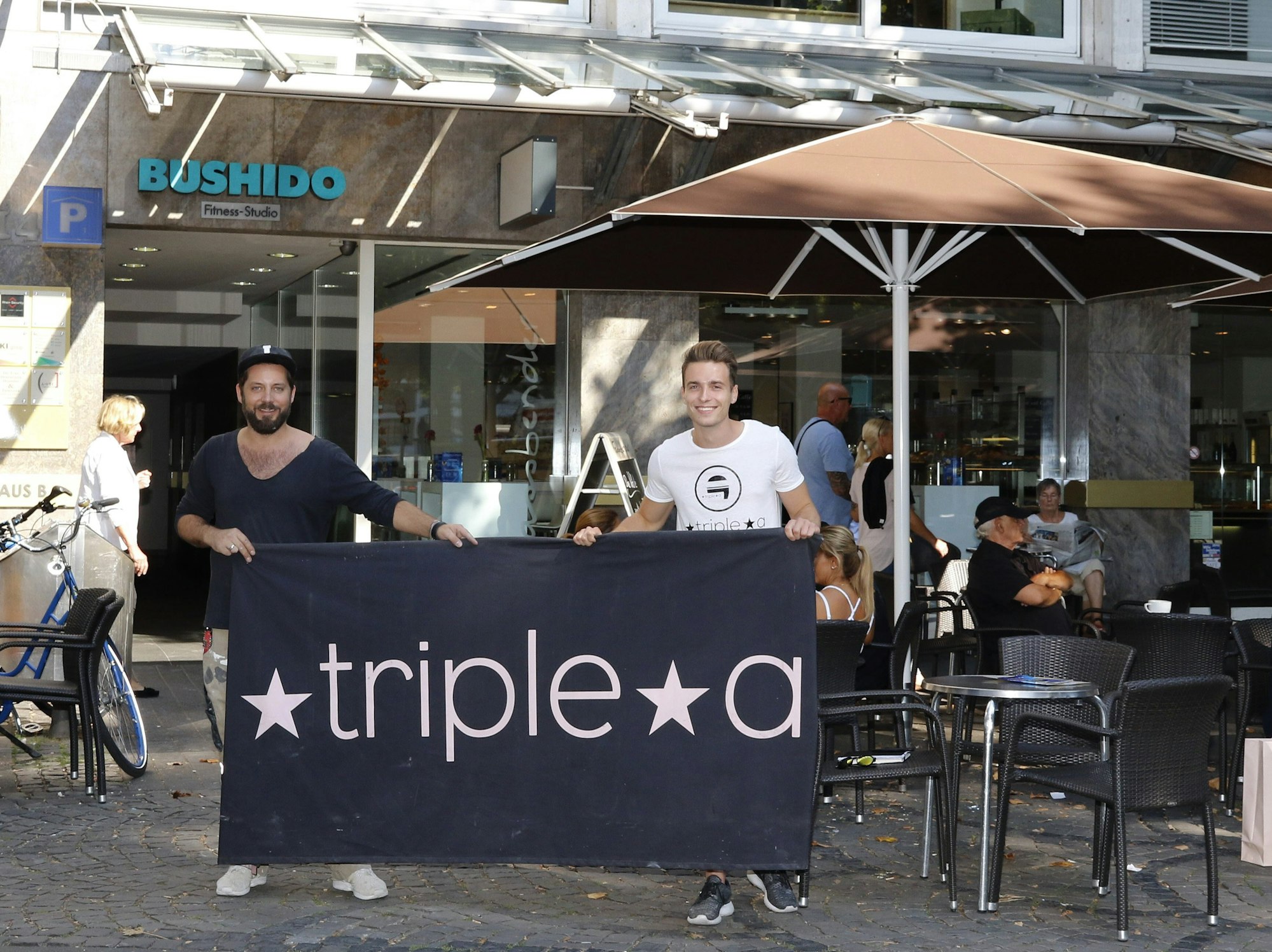 01K___23_71-105244276_ori