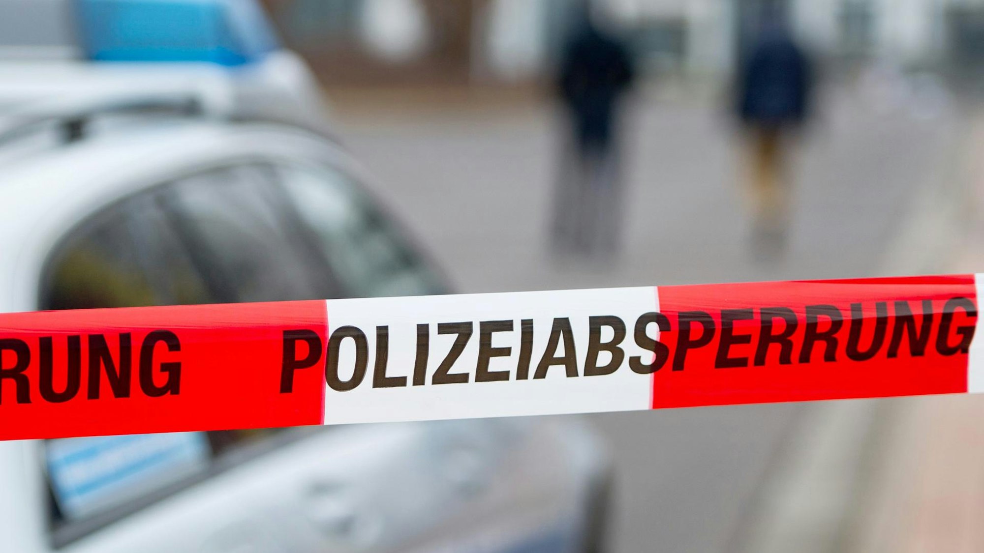 Das Foto zeigt ein Absperrband der Polizei.
