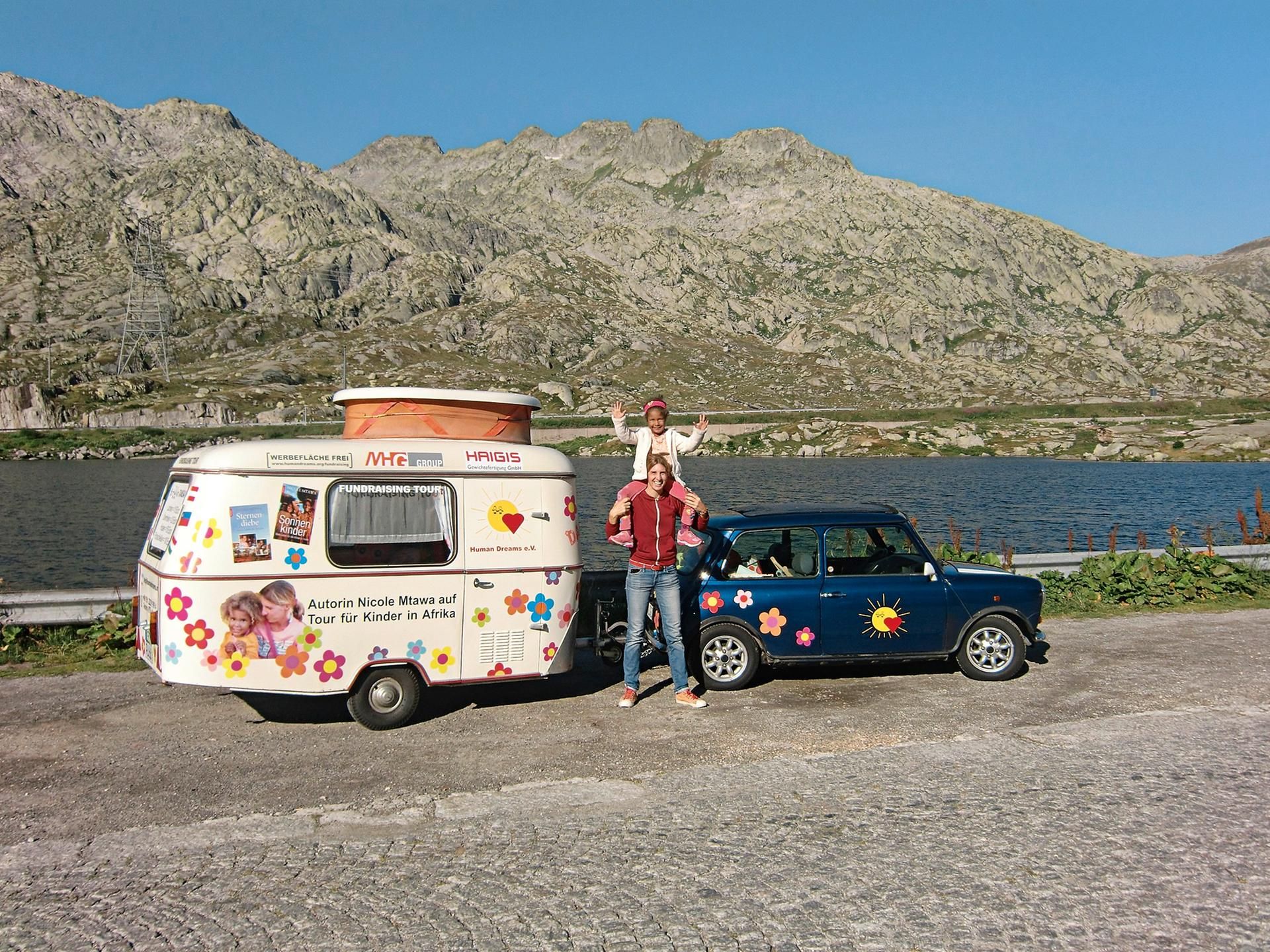Nicole_mit_Tochter_Wohnwagen_020819