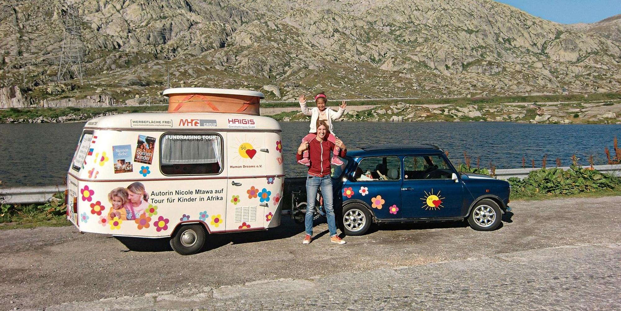 Nicole_mit_Tochter_Wohnwagen_020819