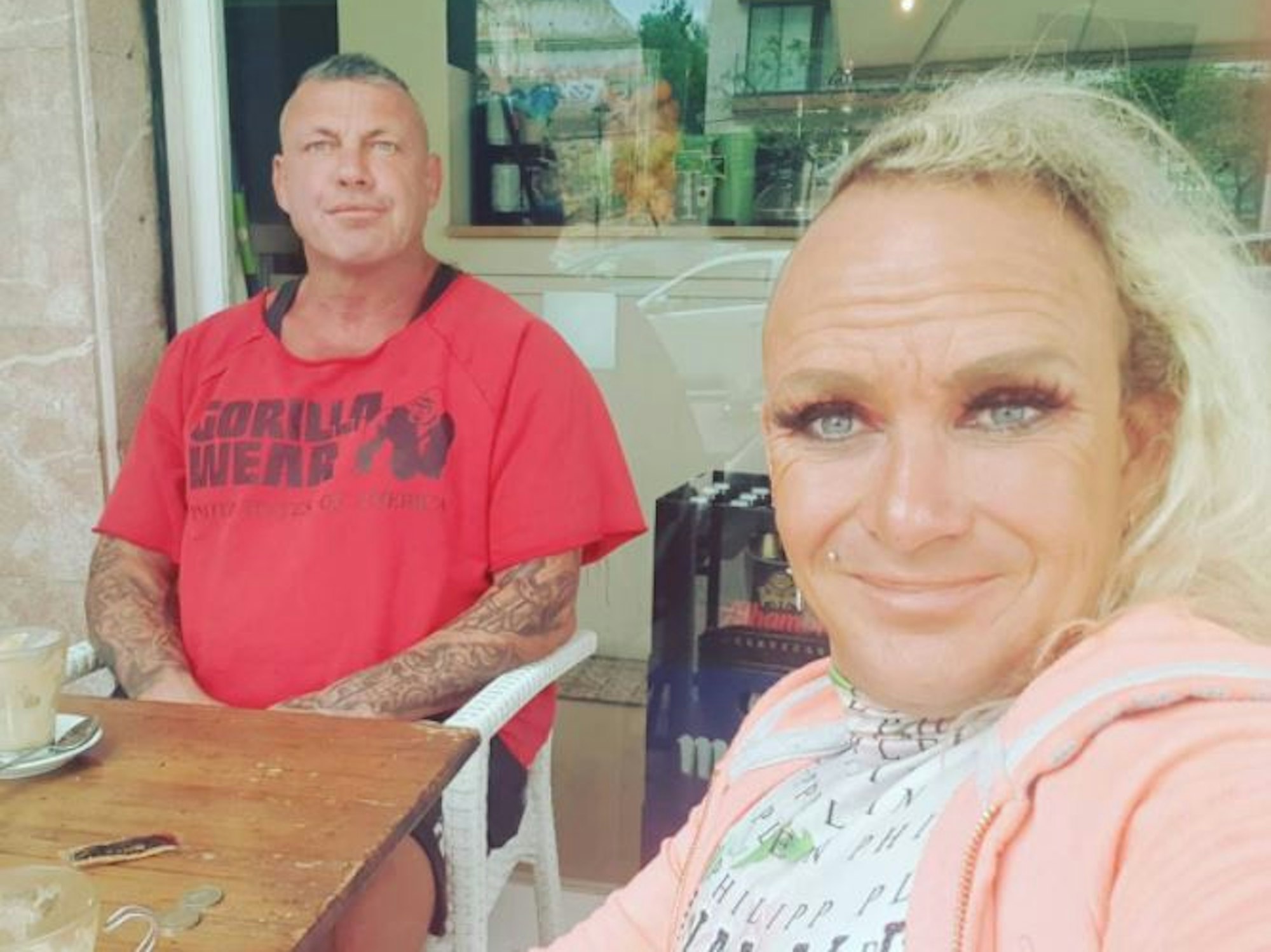 Mallorca-Auswanderer Caro und Andreas Robens lächeln in die Kamera