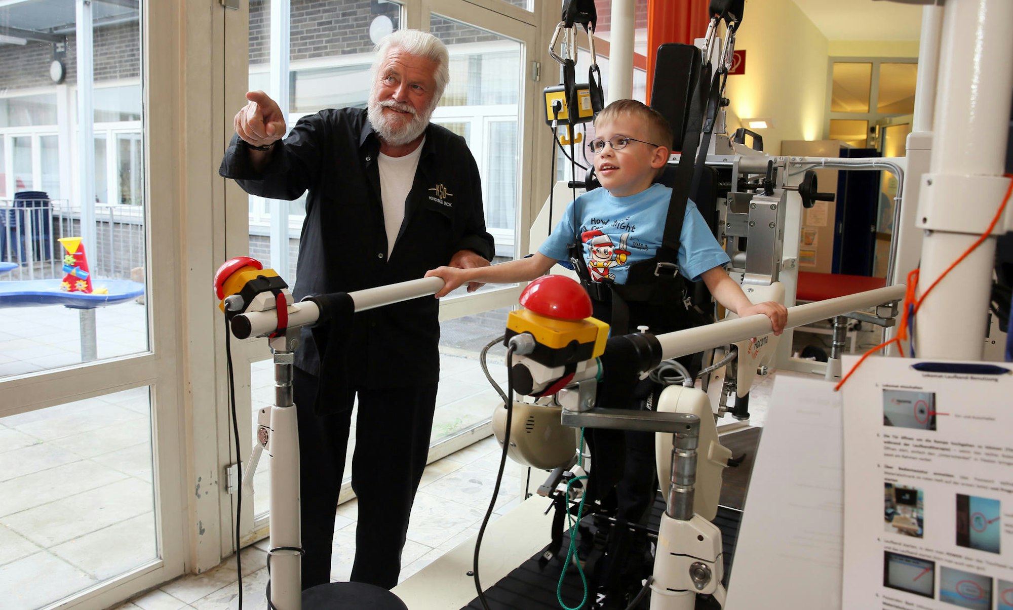 24052019_KingSizeDick_05