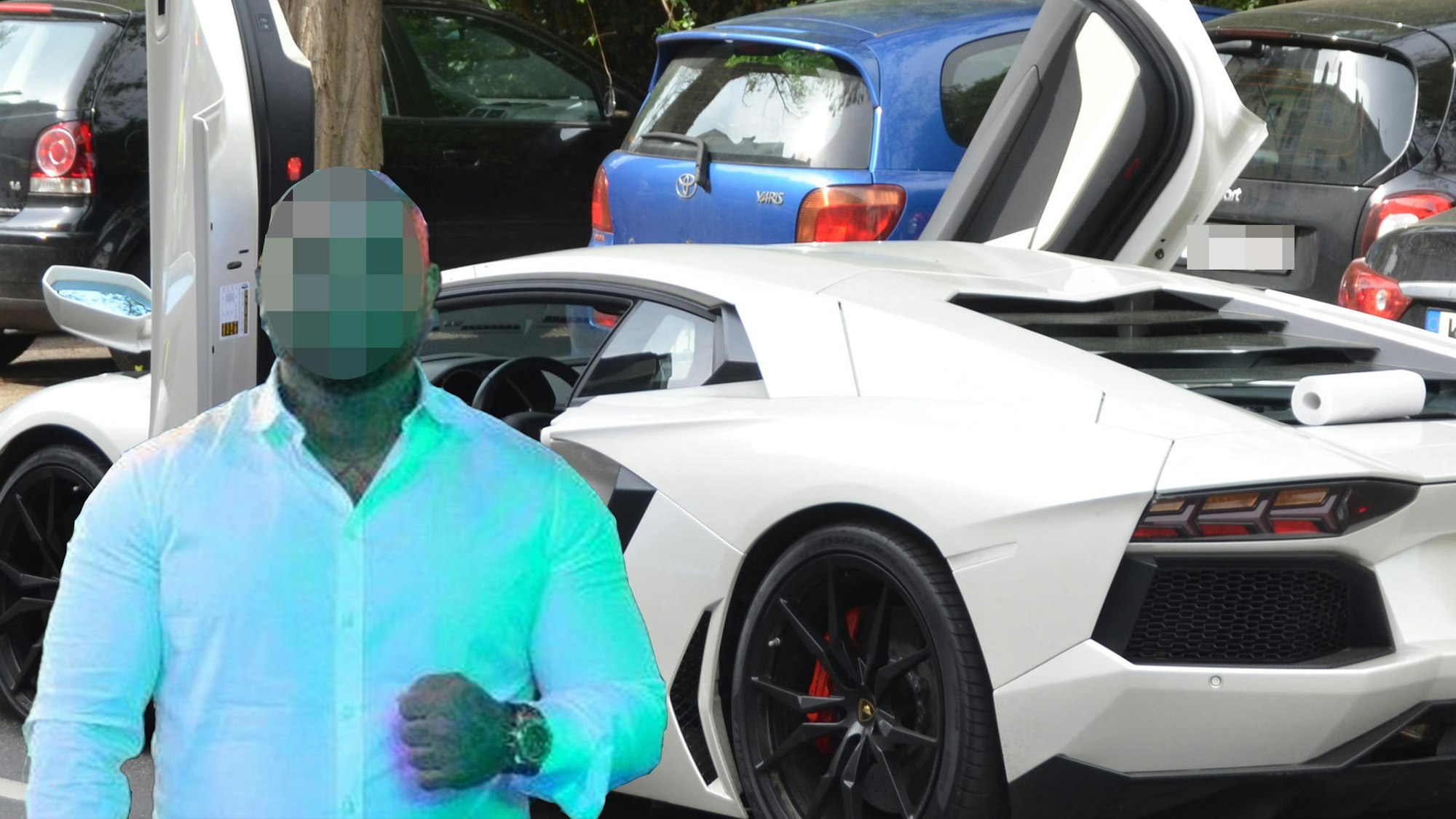 Fotomontage eines Mannes vor einem Lamborghini.