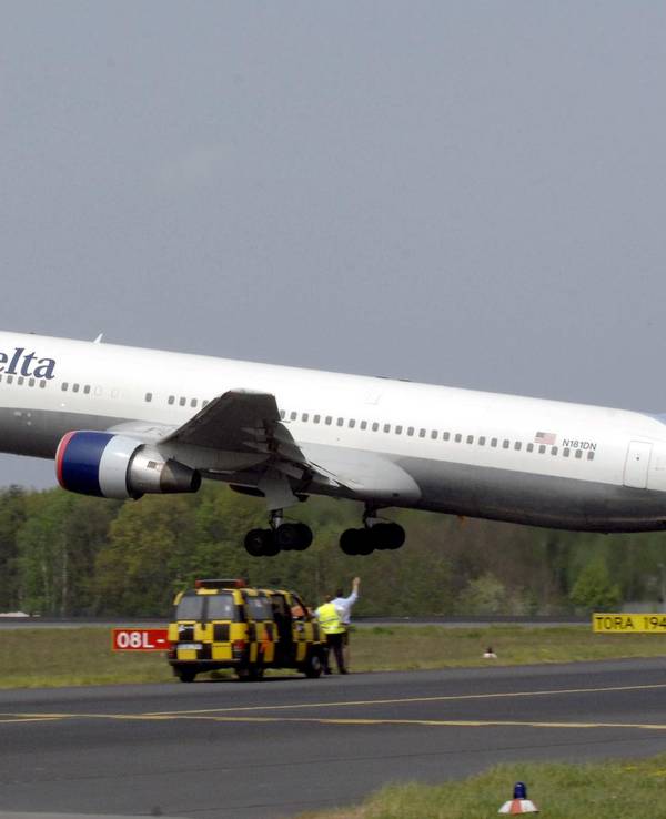 Ein Delta-Airlines-Flugzeug beim Start.