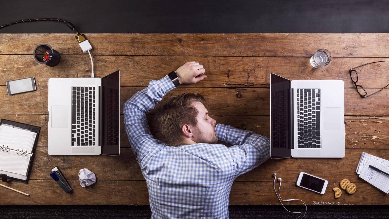 Müde im Büro