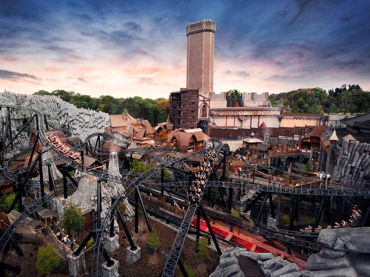Überblick über die Themenwelt Klugheim im Phantasialand in Brühl.