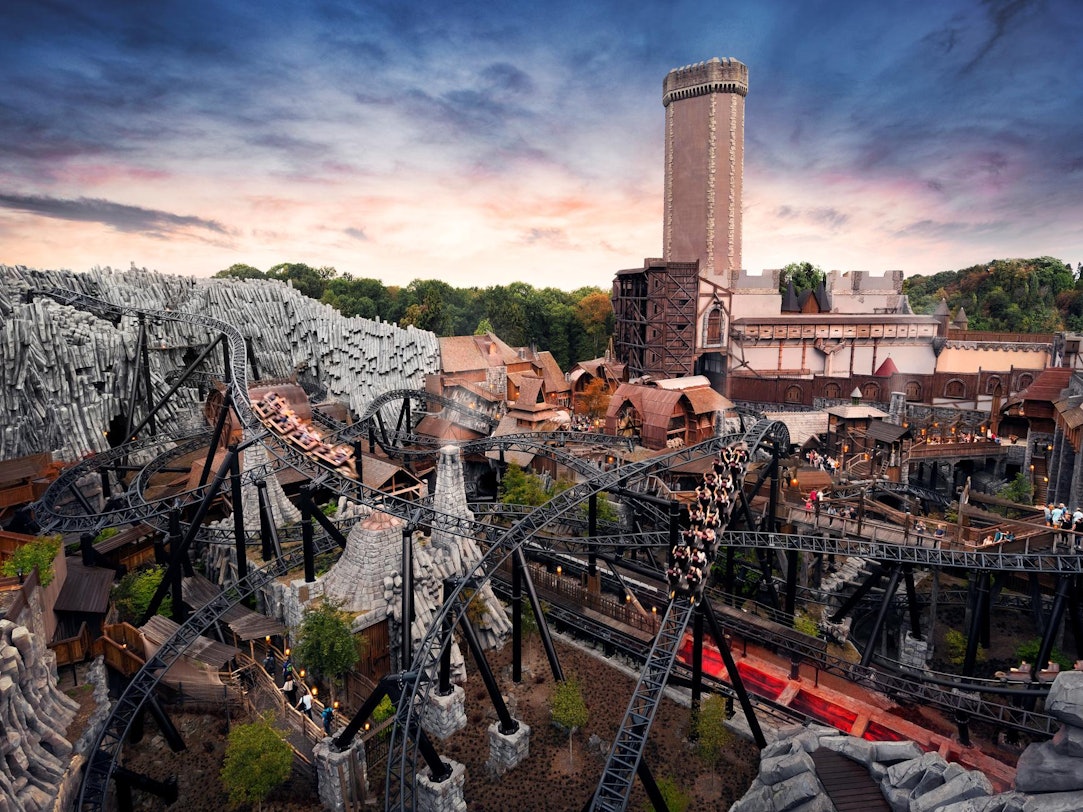 Überblick über die Themenwelt Klugheim im Phantasialand in Brühl.