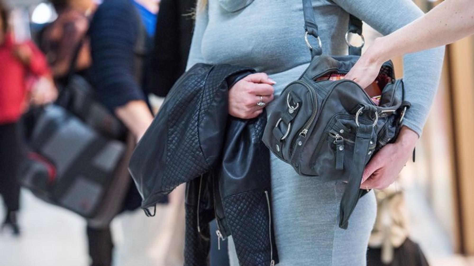 Taschendiebstahl aus Handtasche in Köln