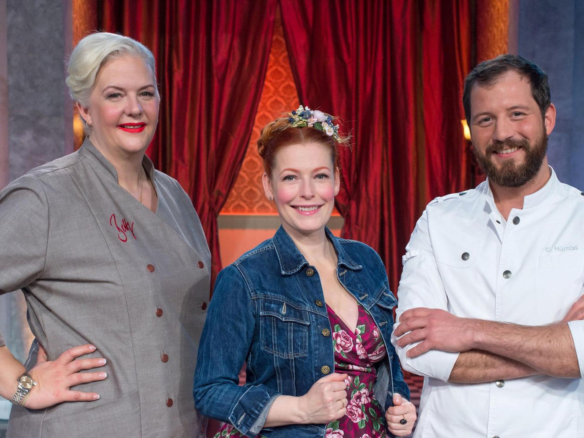 Enie van de Meiklokjes moderiert die Sat.1-Sendung „Das große Backen“. Hier mit ihren Kollegen Bettina Schliephake-Burchardt und Christian Hümbs.