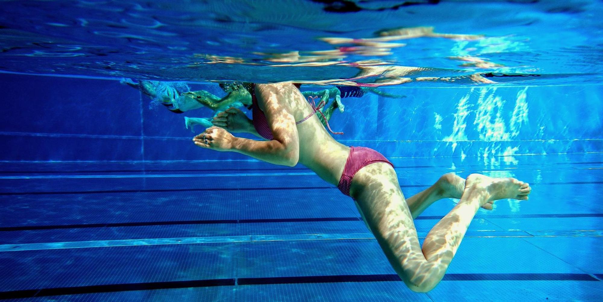 Schwimmbad-Frau-Symbol-Wasser