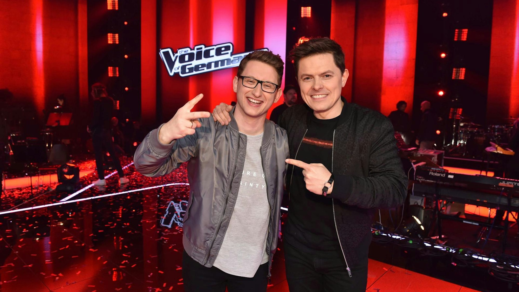 Samuel Rösch und Coach Michael Patrick Kelly posieren für die Kamera.