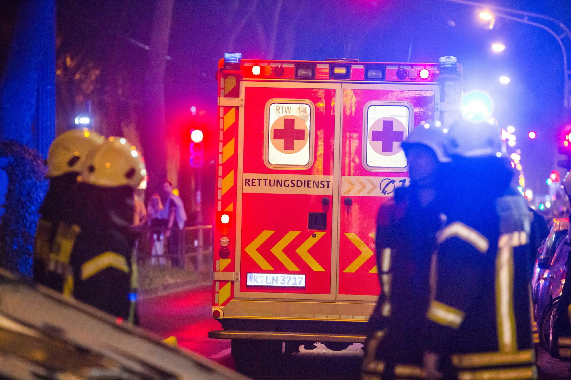 Das Foto zeigt einen Unfall auf der A4 bei Merzenich.