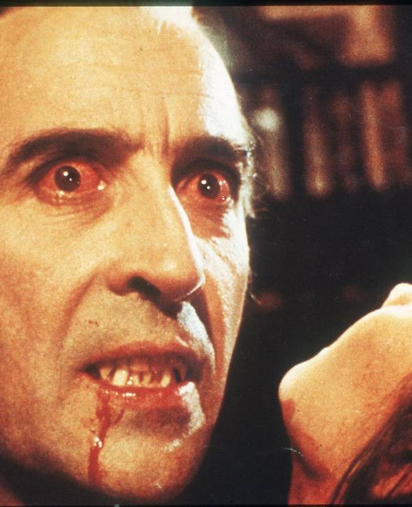 Schauspieler Christopher Lee in der Rolle des Blutsaugers Dracula.