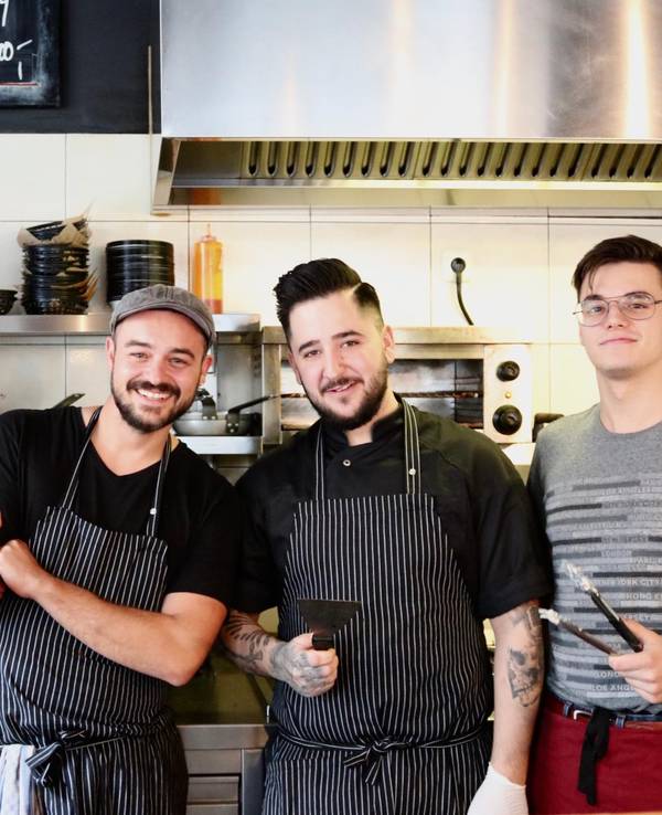 Köln-Nippes: Das Team des Burger-Restaurants „Hornochse”