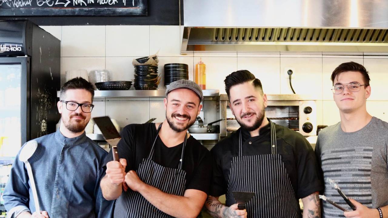 Köln-Nippes: Das Team des Burger-Restaurants „Hornochse”