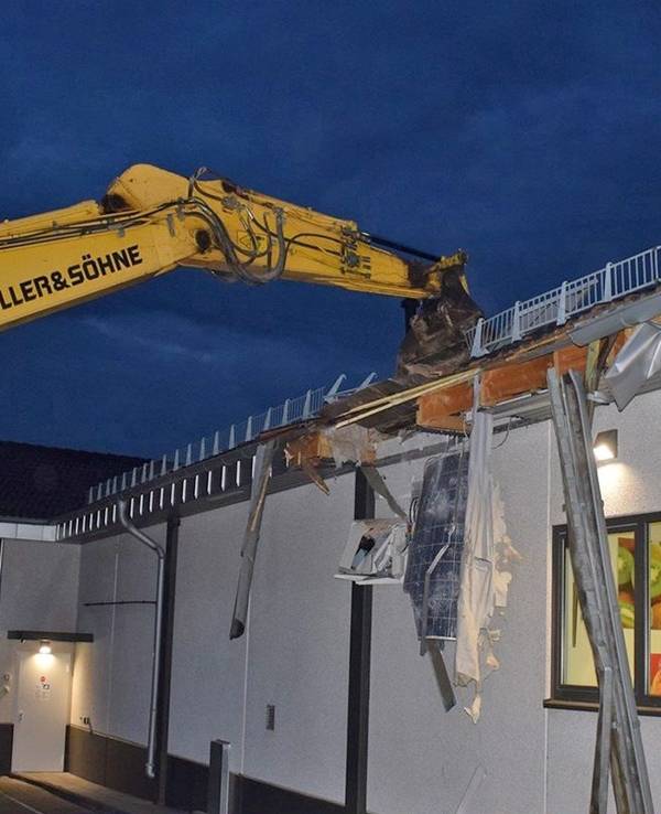 Einbruch mit Bagger