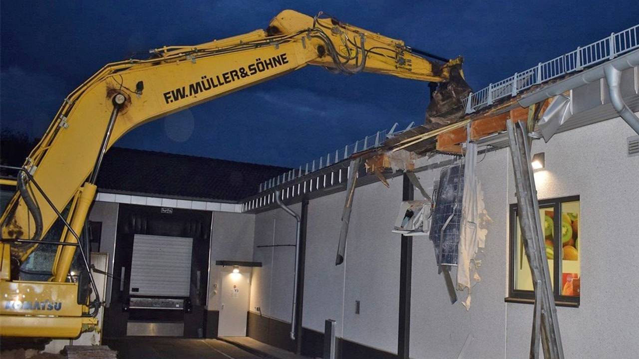 Einbruch mit Bagger