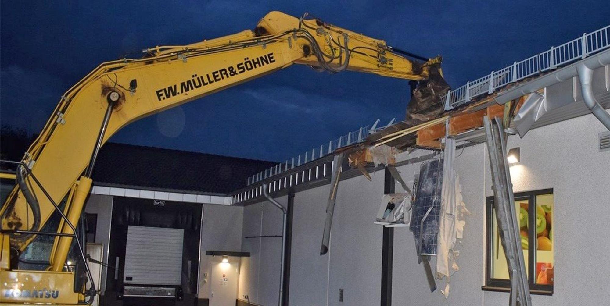 Einbruch mit Bagger