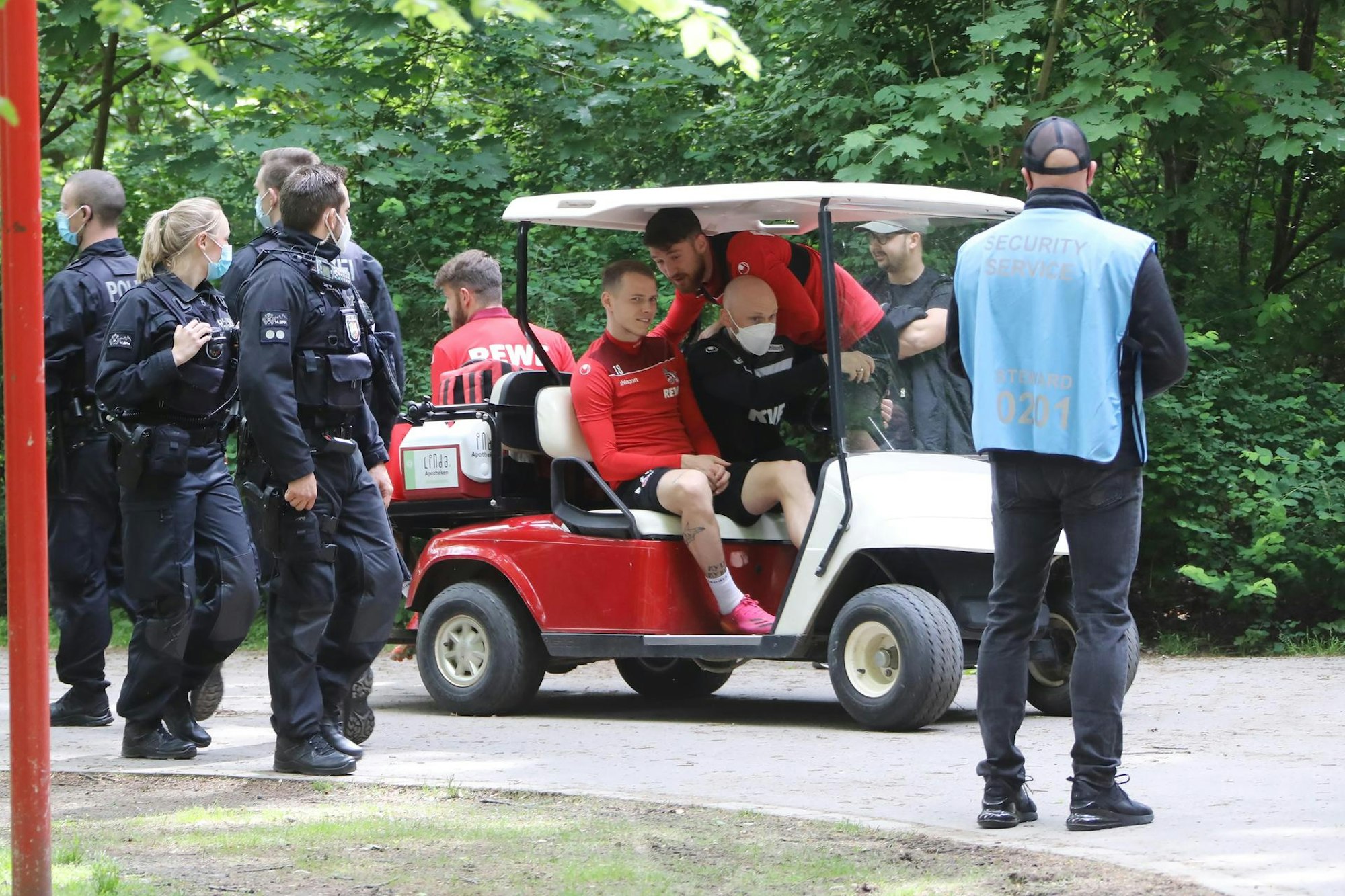 DE393EED-5911-4D21-8C2E-22968602CD4A