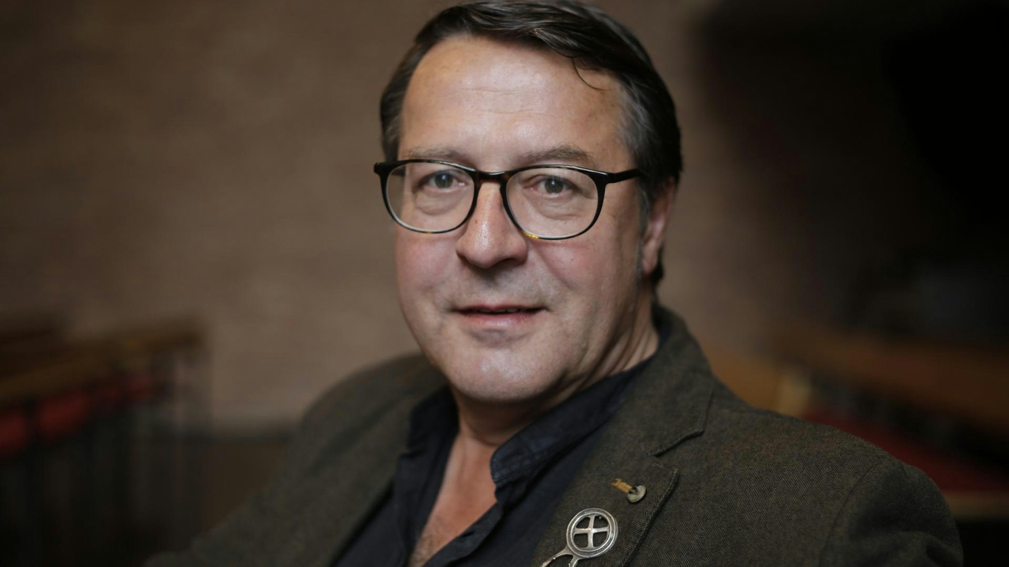 Hans Mörtter schaut in die Kamera.