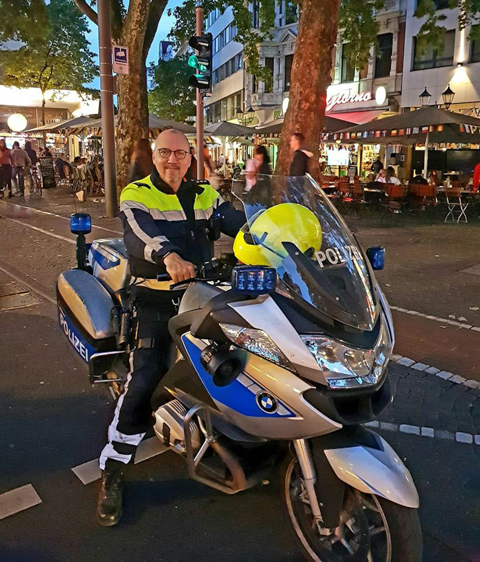 Polizist_Don_hilft_Krebskranken (4)