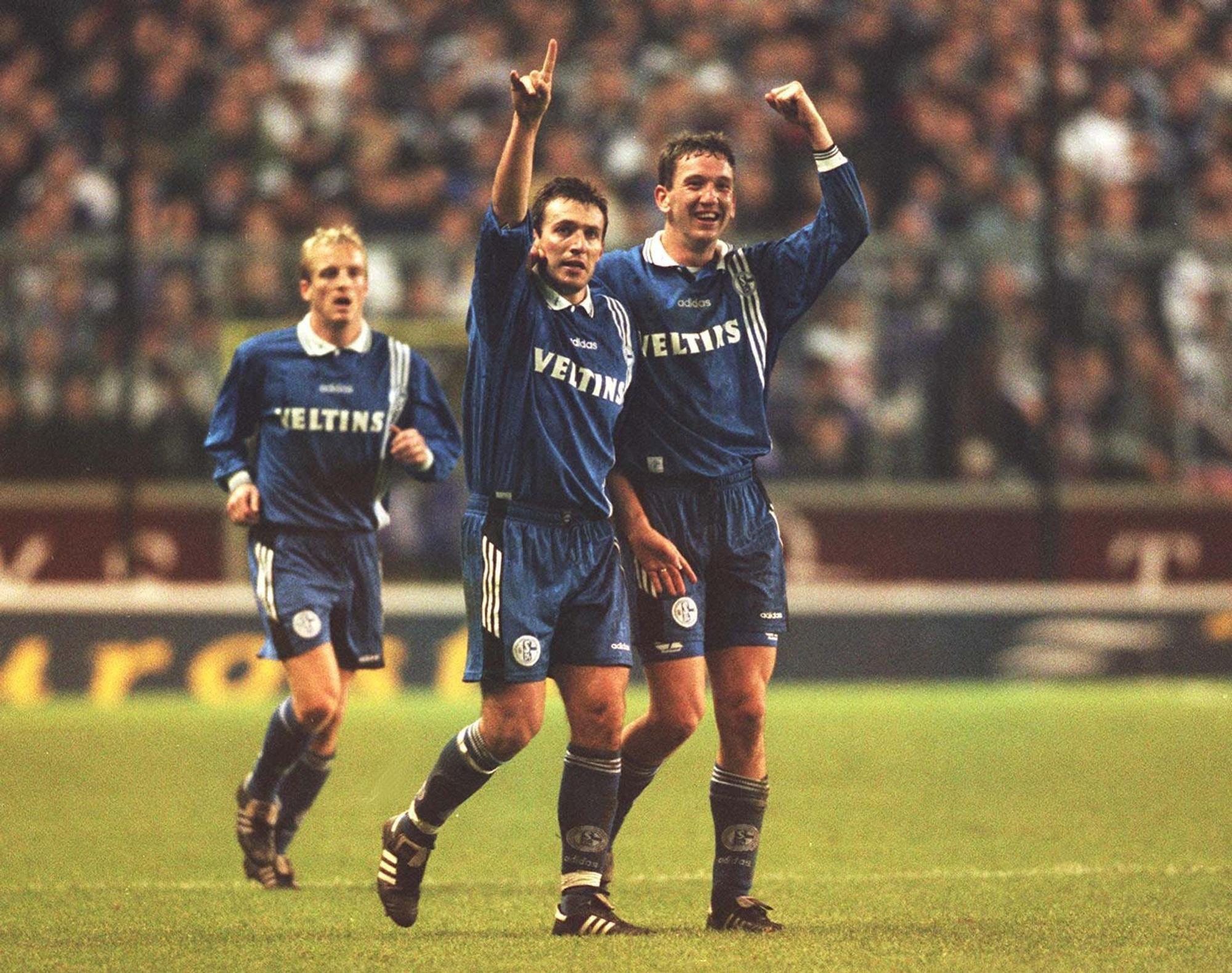 Für Mike Büskens (l.) war der UEFA-Cup-Sieg der größte Erfolg in seiner Karriere