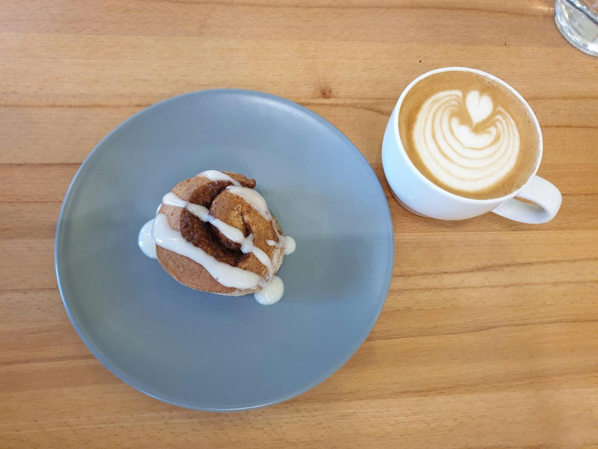 Die Zimtschnecke aus dem neuen Zero Waste Café in Sülz.