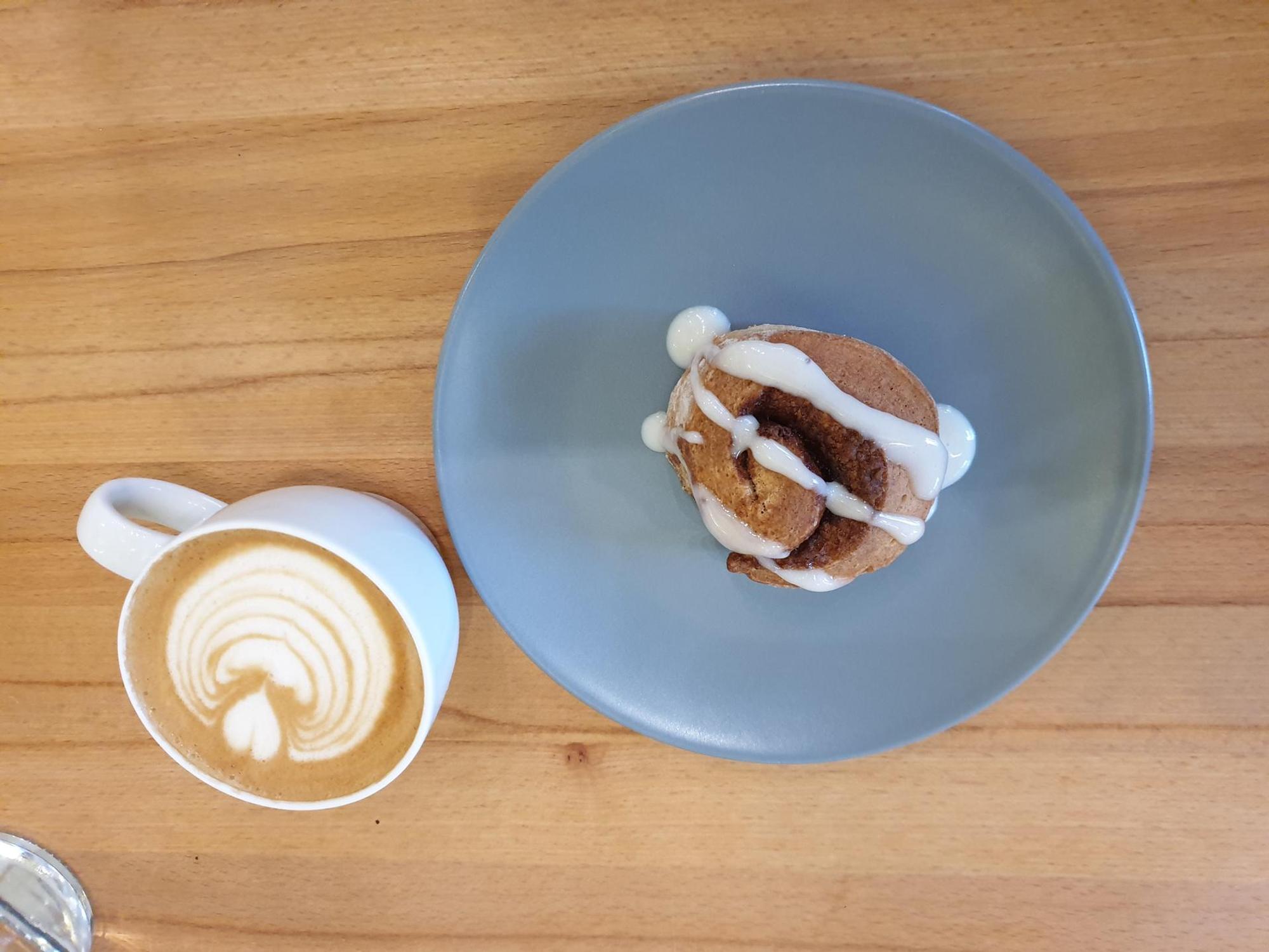 Die Zimtschnecke aus dem neuen Zero Waste Café in Sülz.