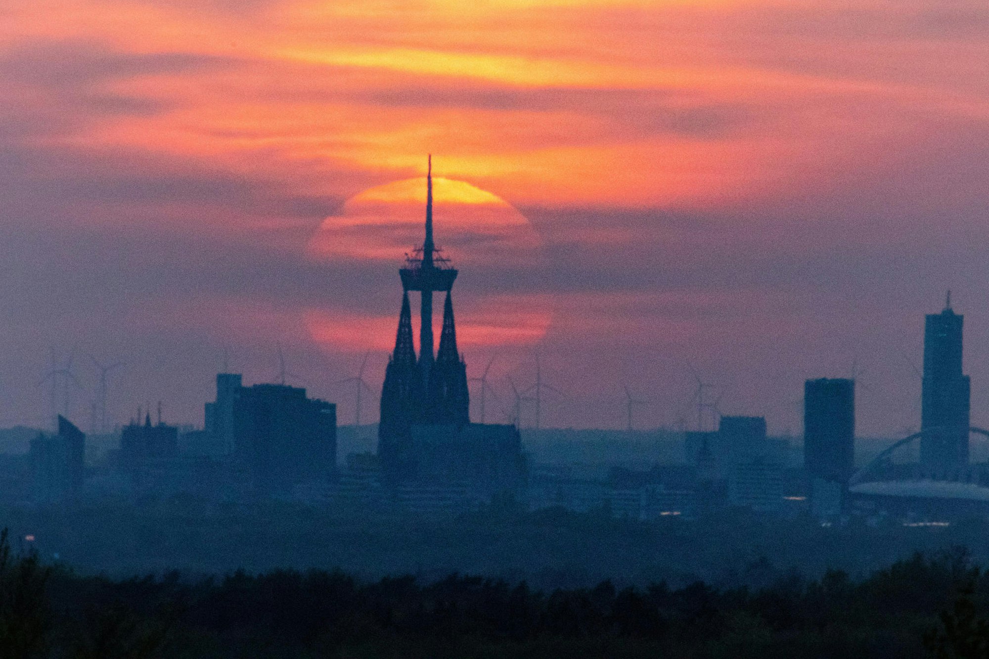Sonnenuntergang -KölnerDom-22-04-2019