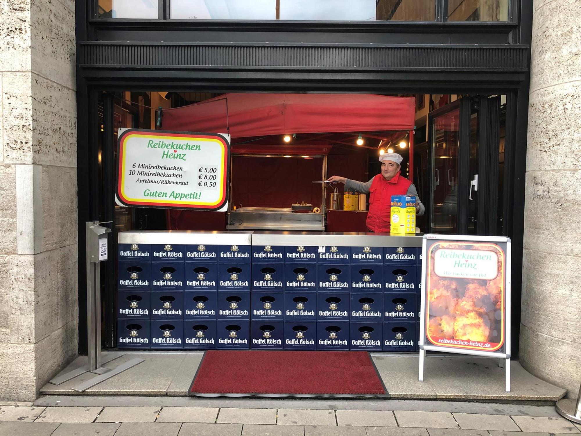 Reibekuchen Heinz im Gaffel am Dom Foto Gaffel Verwendung honorarfrei