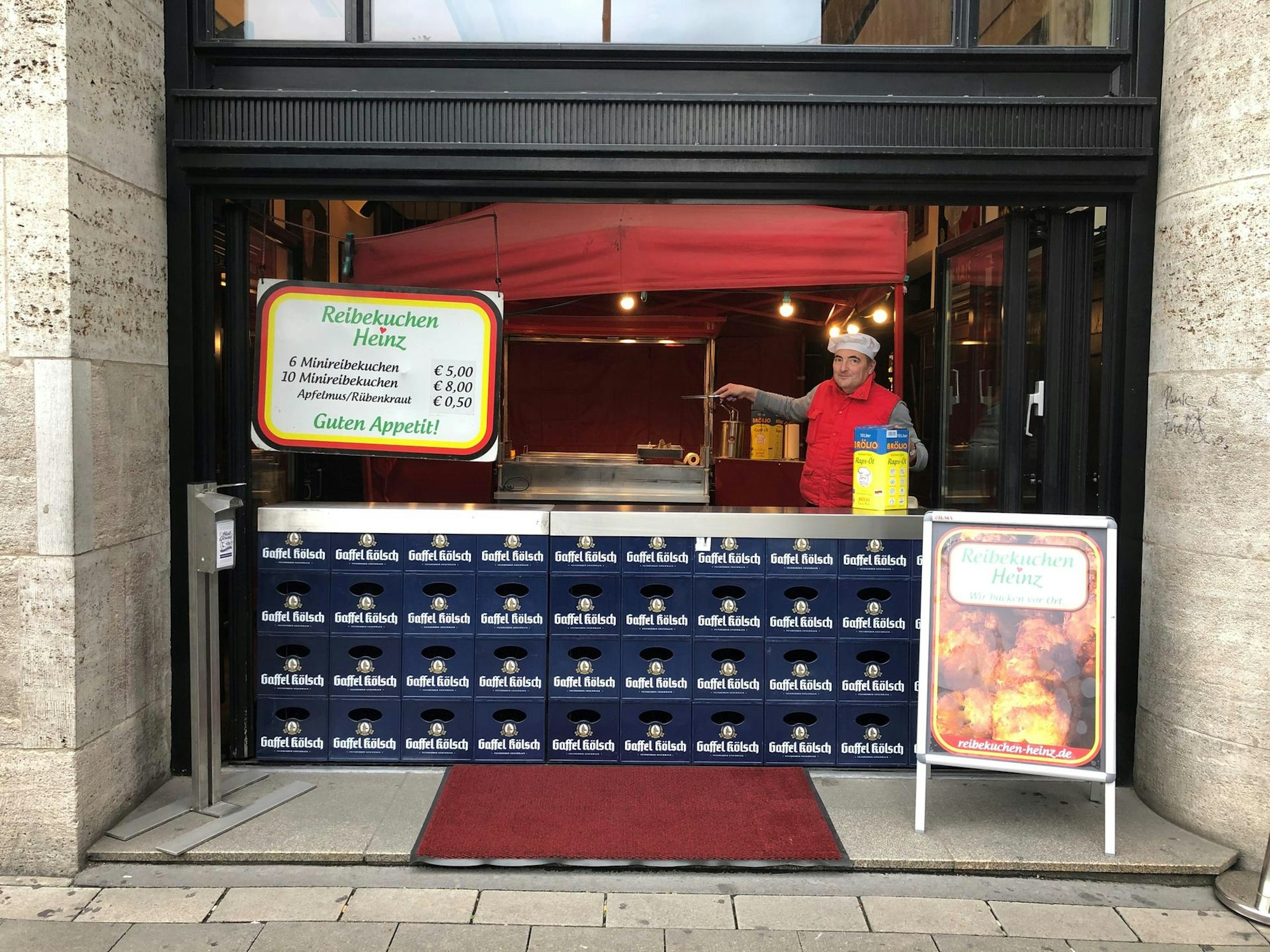 Reibekuchen Heinz im Gaffel am Dom Foto Gaffel Verwendung honorarfrei