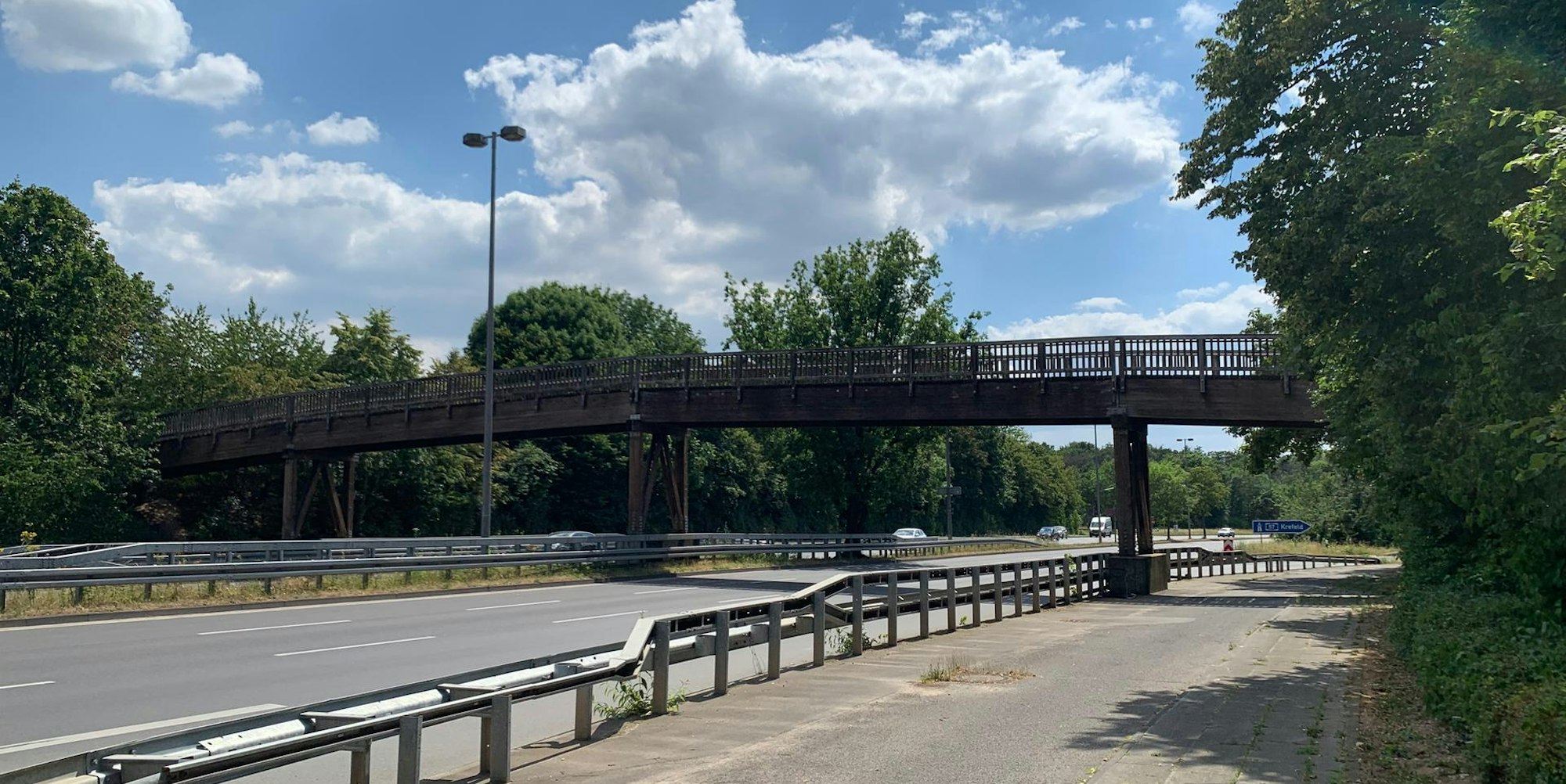 69_FOTO_Holzbrücke Escher Straße_1