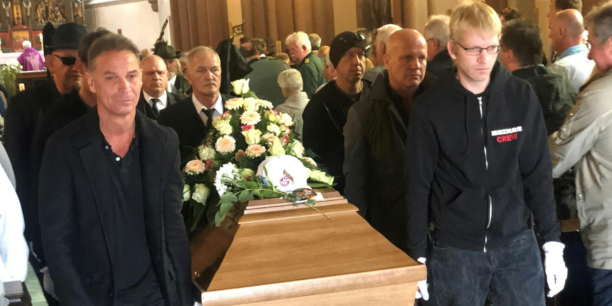 Jamba_Beerdigung_Brings_Sarg_270519