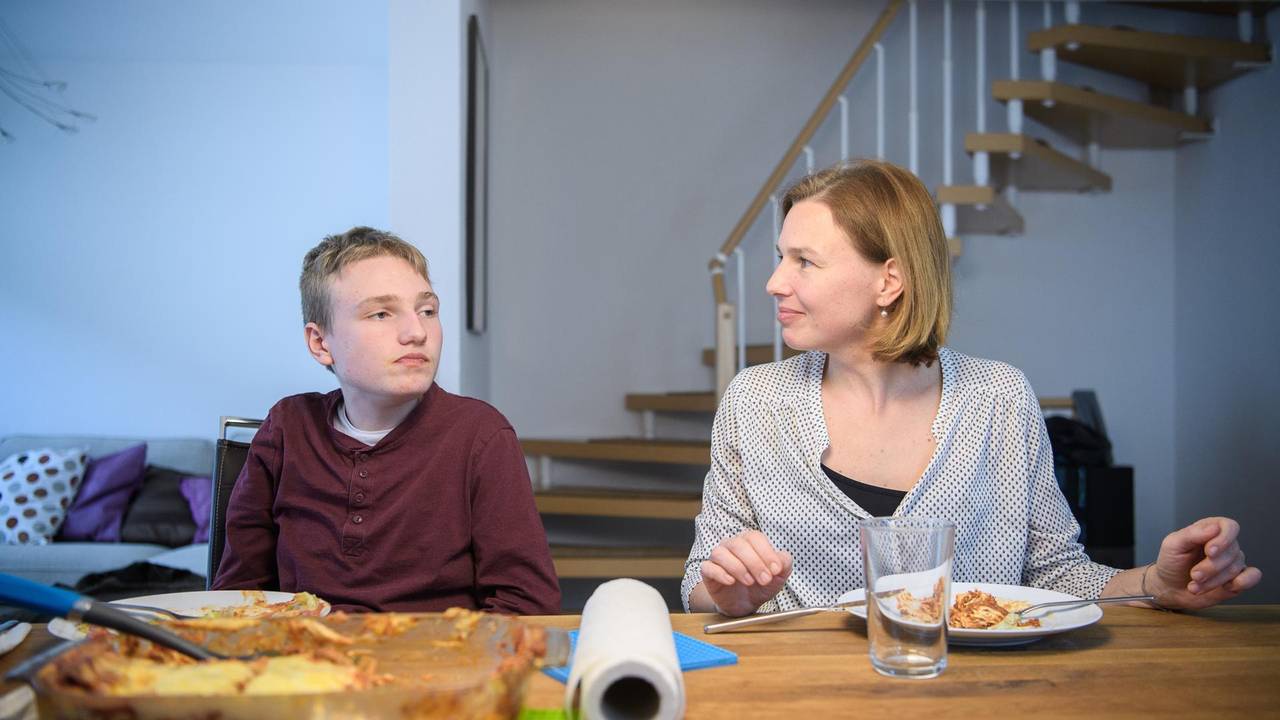 Aron_mit_seiner_Mutter