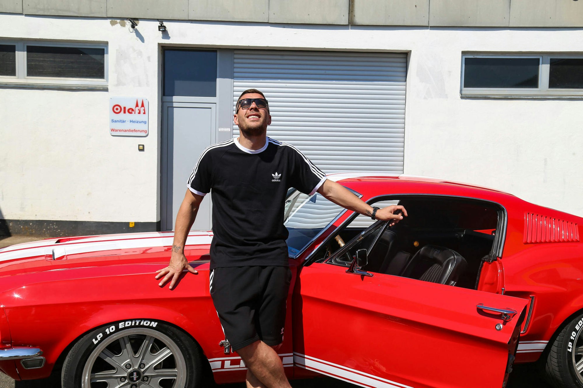 Lukas_Podolski_Mustang_Rot