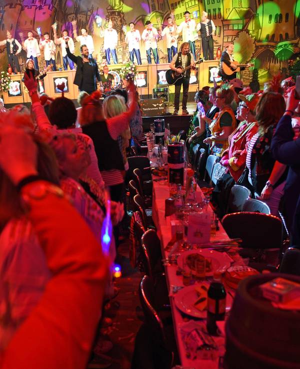 Karneval 2022 in Köln: Es soll Sitzungen geben. Das Symbolfoto einer Kölner Sitzung wurde 2020 im Kölner Gürzenich aufgenommen.
