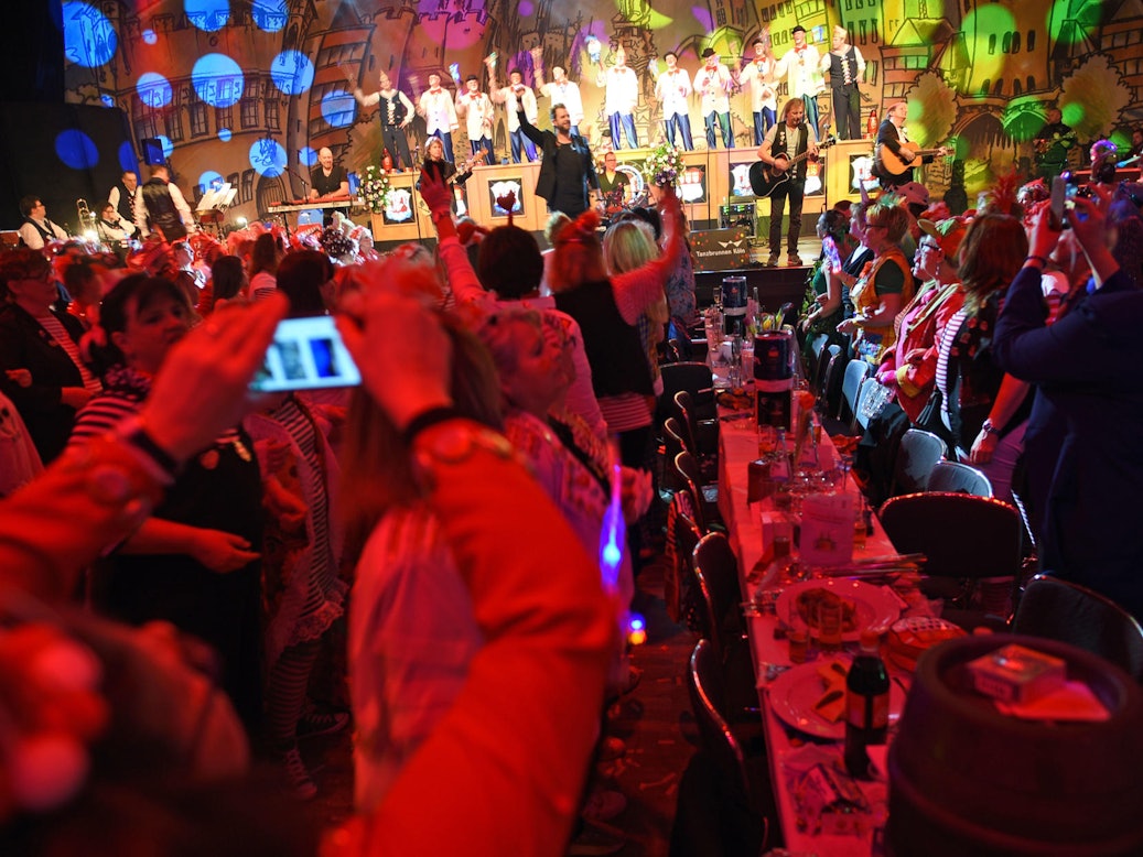 Karneval 2022 in Köln: Es soll Sitzungen geben. Das Symbolfoto einer Kölner Sitzung wurde 2020 im Kölner Gürzenich aufgenommen.